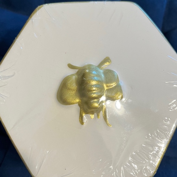 NWT Gold and White Bee Trinket Jewelry Accent Box - Picture 14 of 14
